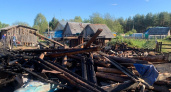 В Коми пламя охватило сразу три постройки во дворе дома