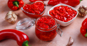 Каждый год снимаю урожай перцев и закрываю яркий сладко-острый соус: вкус пикантный - идеально к шашлыку