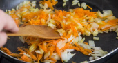 Что обжаривается первым — лук или морковь? Запомните это правило для вкусной зажарки 