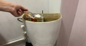 Как эффективно очистить бачок унитаза от ржавчины и известкового налета: смывать начнет как новенький