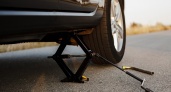 3 непростительных ошибки при поднятии автомобиля домкратом: можно поплатиться - делает каждый второй