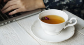 Не чай, а яд: через сколько часов заварка начинает вредить здоровью - запомните раз и навсегда