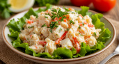 Легче классики, в 2 раза вкуснее обычного: новый способ приготовить крабовый салат без риса и яиц