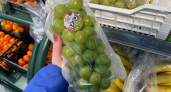 Премиум-вкус или маркетинговая уловка: стоит ли брать огромный пластиковый виноград, который появился в магазинах