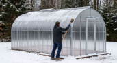 Лопатой больше не пользуюсь: вот как чищу теплицу от снега – никаких царапин и повреждений