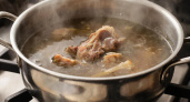 Готовка бульона: почему нельзя сливать первую воду - 3 важных причины от шеф-повара