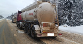 На трассе "Вятка" в Коми произошло касательное столкновение с бензовозом
