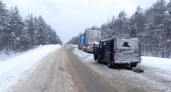ДТП с микроавтобусом и двумя фурами в Коми: трое пассажиров госпитализированы после столкновения на трассе Сыктывкар — Киров