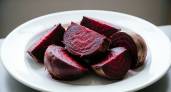 Ярче «Шубы» и лучше винегрета: готовлю необычный салат из свеклы – рецепт из простых ингредиентов