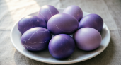 Модный сиреневый оттенок для пасхальных яиц: простой способ окрашивания природными средствами