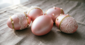 Изумительно красивые пасхальные яйца розового цвета: для покраски нужен лишь один натуральный ингредиент
