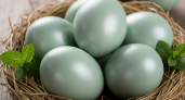 Зелень больше не нужна: крашу яйца в этот настой — получается оттенок мяты с серебристым отливом
