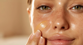 Природный эликсир молодости: 5 капель в любимый крем меняет состояние кожи после 45 лет