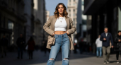 Эта модель джинсов — тренд сезона-2026: облегчает силуэт и сочетается с любой обувью — как и с чем носить