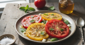 Закуска «Вкус июля» из помидоров, специй и меда: готовится проще некуда, а "улетает" мгновенно