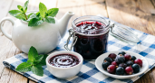 Проверила - вкуснее нет: этот рецепт варенья из черной смородины старше меня — перетертая ягода и "пятиминутка" даже рядом не стояли