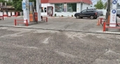 В Коми водитель травмировал женщину, забыв вытащить заправочный пистолет