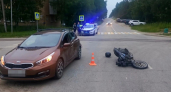 В Коми 16-летний подросток на мопеде врезался в иномарку и попал в больницу