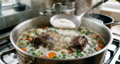 Нужно ли снимать пенку с бульона при варке мяса: кулинарный секрет, который меняет вкус блюда
