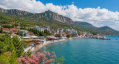 Не Ялта и не Алупка: тихий посёлок на южном берегу Крыма, о котором не знают туристы – прячется между горами и морем
