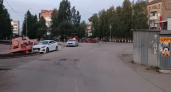 В ухтинском поселке иномарка влетела в дорожный каток