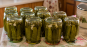 Божественно вкусные маринованные огурчики от тещи: тают во рту, а делать 30 минут — семейный рецепт