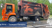 На трассе Ухта - Троицко-Печорск загорелся мусоровоз