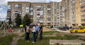 В Ухте проверили ход благоустройства двора на проспекте Ленина