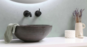 Белая глянцевая сантехника безбожно устарела, чёрная - вообще дурной тон: какие тренды выбирают дизайнеры в 2026 году