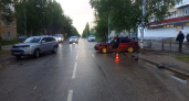 В Коми начинающий водитель врезался в стоящий кроссовер