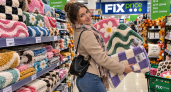 Скупаю в Fix Price «зефирные» коврики по 5 штук, но на пол не стелю: один трюк превращает их в необычный декор для спальни
