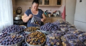 Сливы замораживаю мешками, но ни компотов, ни пирогов не готовлю: одна пикантная закуска — и гости весь вечер выпрашивают рецепт