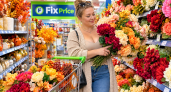 Скупаю в Fix Price искусственные цветы охапками, но в вазу не ставлю: один трюк превращает зеркало в пышное «цветочное облако»