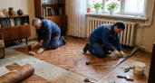 Старый пол больше не мучаю ламинатом: стелю линолеум под французскую ёлочку — смотрится как люксовый паркет
