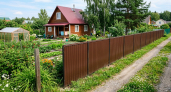 Забор из профлиста больше не в тренде - умные хозяева используют новую идею: красиво и живописно