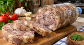 Кладу дешёвое мясо в бутылку на ночь — утром достаю домашнюю колбасу: без желатина, сои и лишней возни