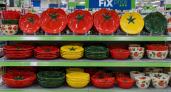 Тарелки с помидорами из Fix Price сметают с полок: стоят копейки, а выглядят как люксовая керамика