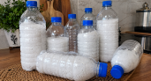 Выбрасывать пластиковые бутылки — прошлый век: засыпаю внутрь обычную соль и использую по дому 8 разными способами