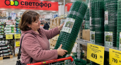 Строительную сетку в «Светофоре» скупаю рулонами: на даче она пашет за шестерых — от шпалеры до брони для грядок