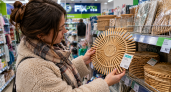 Бамбуковую подставку из Fix Price переделываю в интерьерный «люкс»: зеркало по центру — и на стене уже дизайнерское «око»