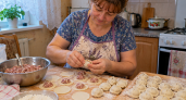 Как сделать пельмени в 2 раза сочнее и вкуснее: один секрет начинки — внутри столько сока, хоть ложкой черпай