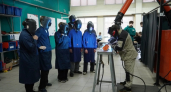 Сотни школьников в Коми сели за руль тракторов и КамАЗов в техникумах