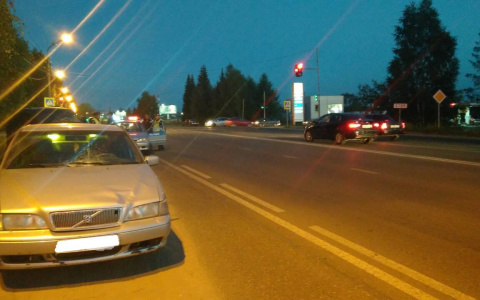 В Коми девочка угодила под колеса авто, перебегая дорогу на красный (Видео)