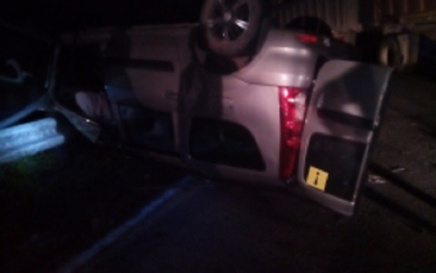 На трассе Сыктывкар - Ухта молодой водитель LADA получил тяжелые травмы в ДТП с грузовиком