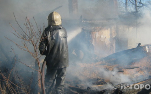 В Сыктывдинском районе загорелись надворные постройки