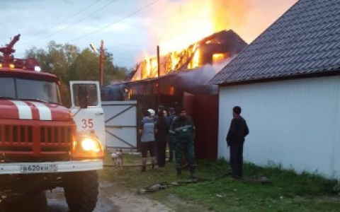 В Коми дотла сгорел жилой дом: четверо детей остались на улице ни с чем