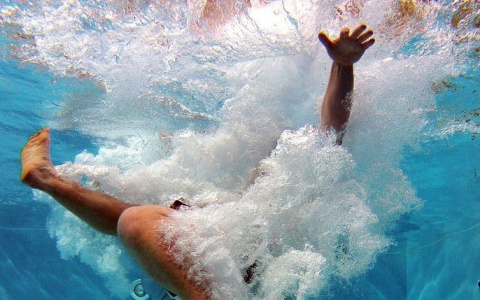 Новости России: Подросток захлебнулся в бассейне и попал в реанимацию