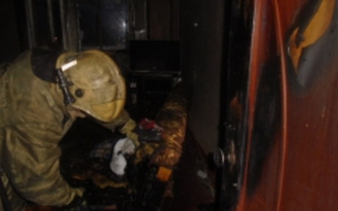 В Коми на пожаре в многоквартирном доме сгорел мужчина