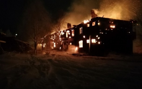 В пожаре в Коми шесть семей остались без жилья