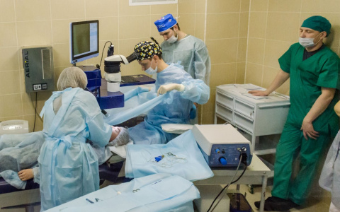 В Ухтинском глазном центре провели операцию на новейшем оборудовании
